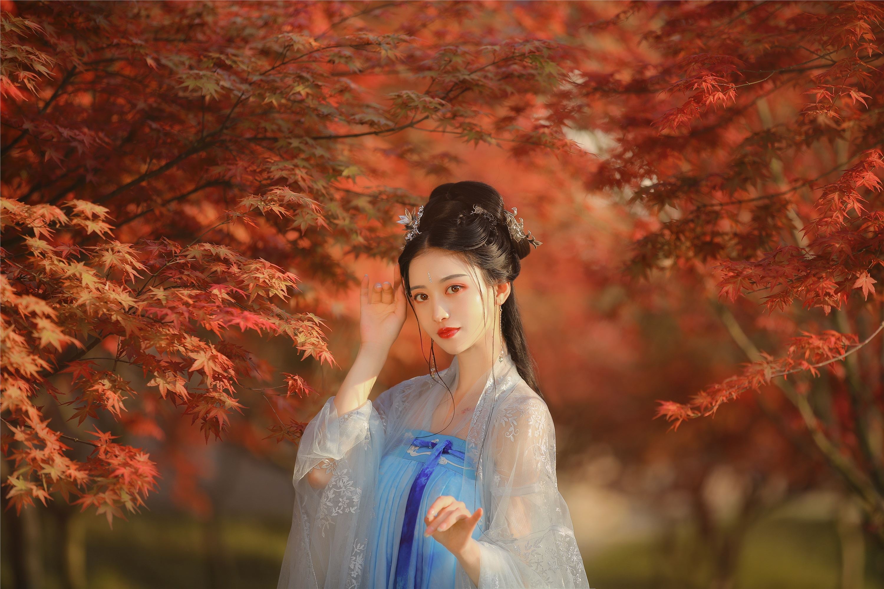 YITUYU艺图语 2021.08.23 秋枫萧瑟 吉祥祥